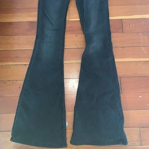 NEVER WORN FREE PEOPLE FLARED JEANS
